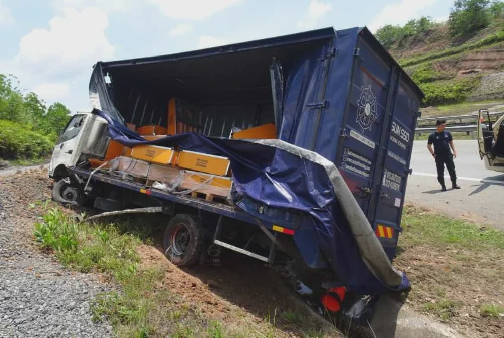 Image from: Mekanik maut dirempuh lori ketika bantu tukar tayar treler