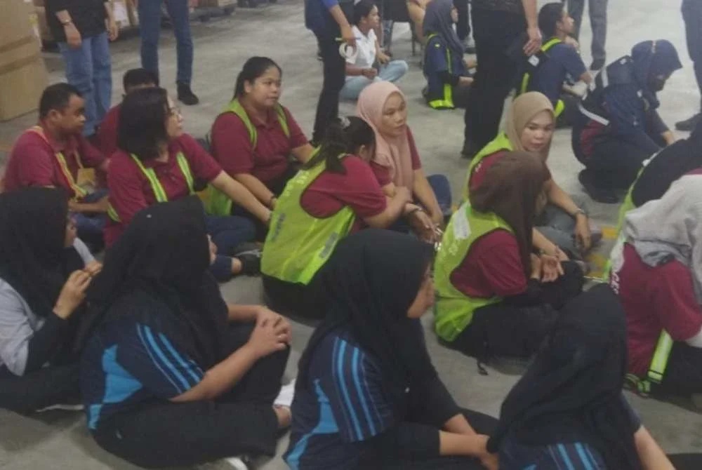 Image from: [VIDEO] 26 warga Indonesia guna MyKad palsu ditahan