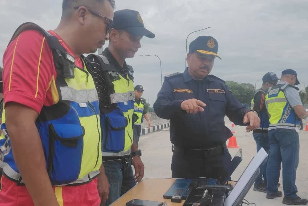 Image from: Alasan kejar untung, 41 lori lebih muatan disita