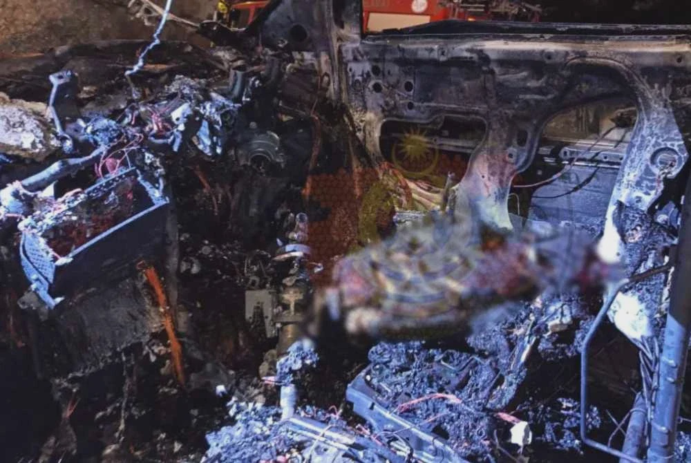 Image from: Dua rakan sekerja maut kereta terbabas, terbakar