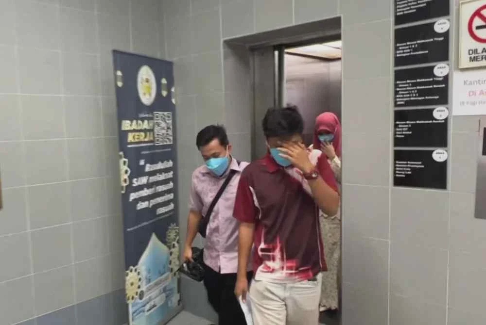 Image from: Pasangan kekasih laku persediaan persetubuhan haram dalam kereta disebat empat kali