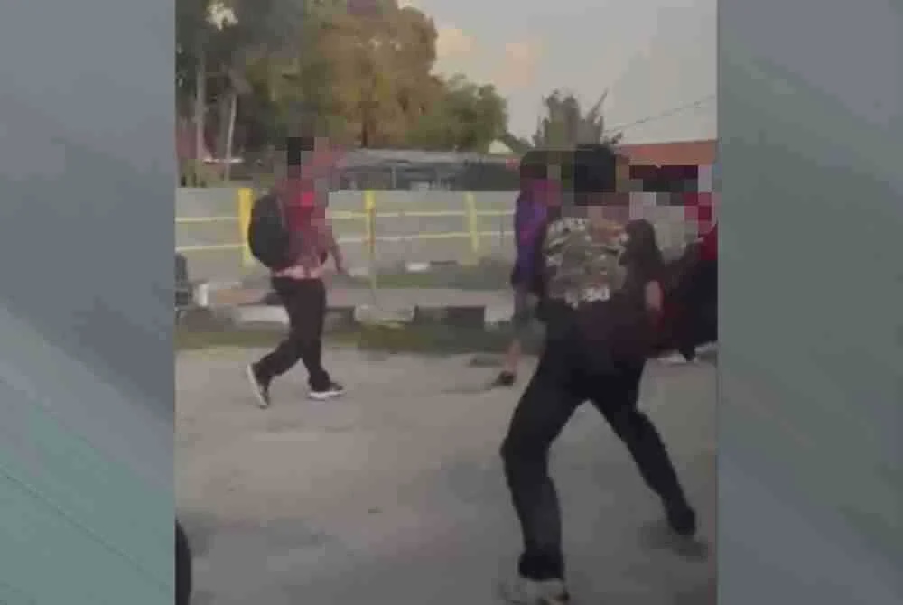 Image from: Tular video remaja bertumbuk depan sekolah