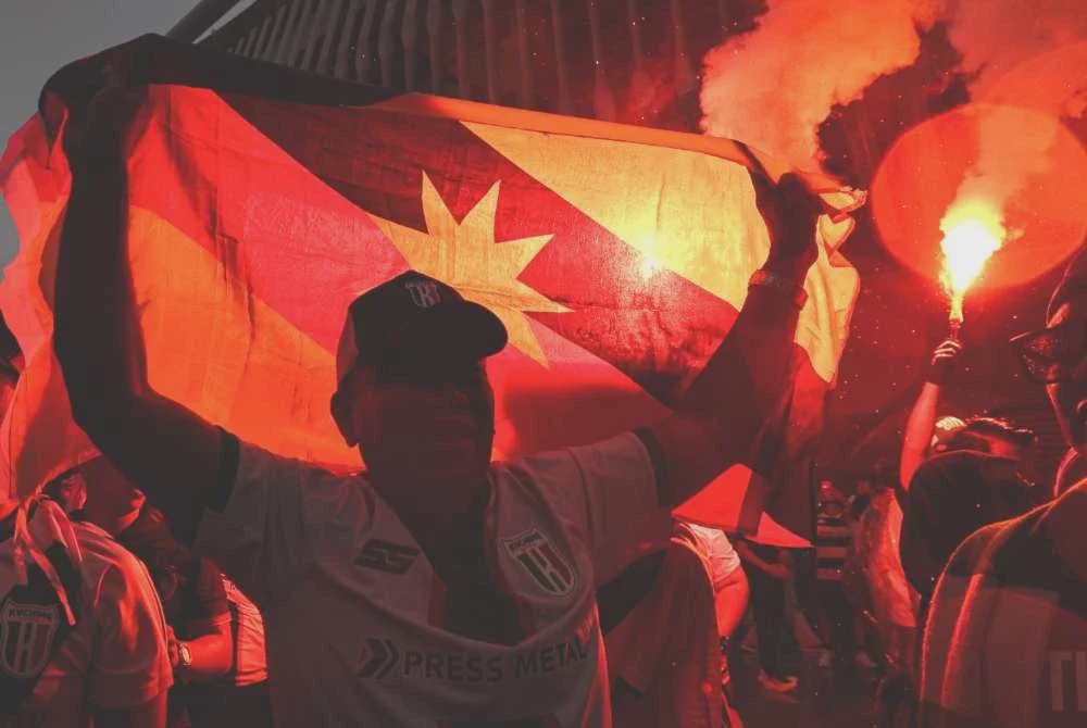 Image from: Final Piala Malaysia: Penyokong sanggup belanja lebih RM15,000 demi Kuching City
