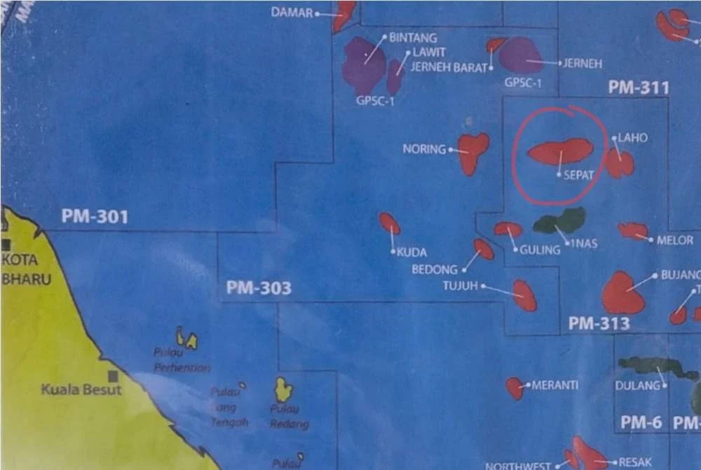 Image from: Tiga pekerja pelantar minyak maut, bot penyelamat terjatuh ke dalam laut