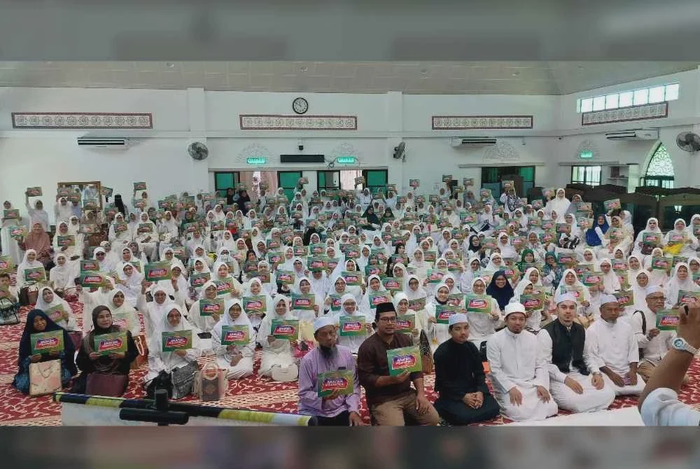Image from: [VIDEO] Berpakaian serba putih jayakan Arafah #QuranHour