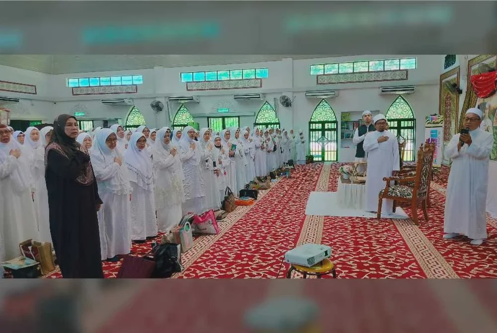 Image from: [VIDEO] Berpakaian serba putih jayakan Arafah #QuranHour