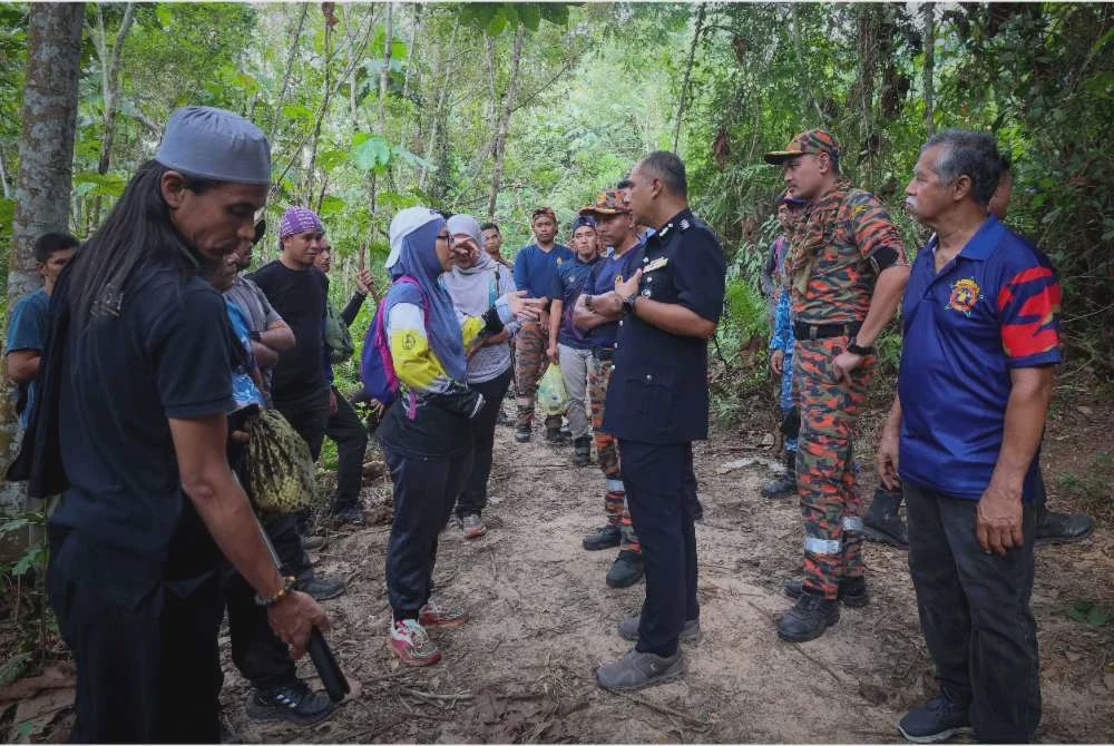 Image from: 'Masih bernyawa atau tinggal jasad, kami harap Nur Izzati ditemui' - Bapa