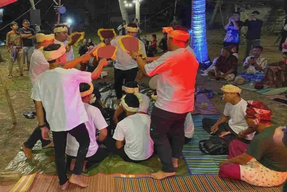 Image from: Tinggal tiga kumpulan, dikir labo makin hilang 'suara'