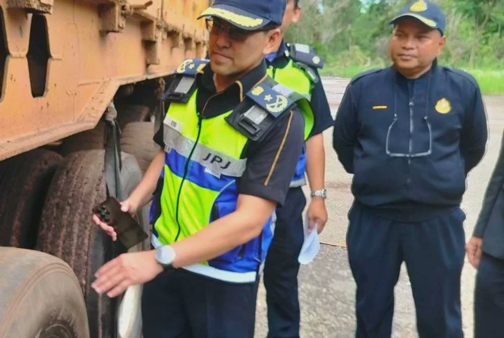 Image from: JPJ Pahang kesan lori tambah pagar muatan
