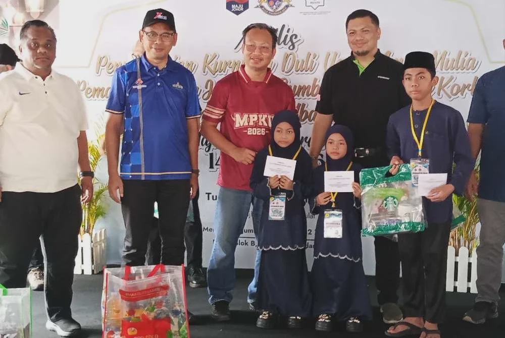 Image from: MPKu agih sumbangan korban, kurniaan Pemangku Sultan Johor kepada 222 anak yatim
