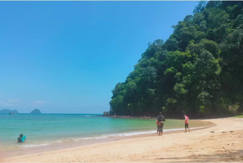 Image from: Jiwa tenang, hati nyaman di Pulau Songsong
