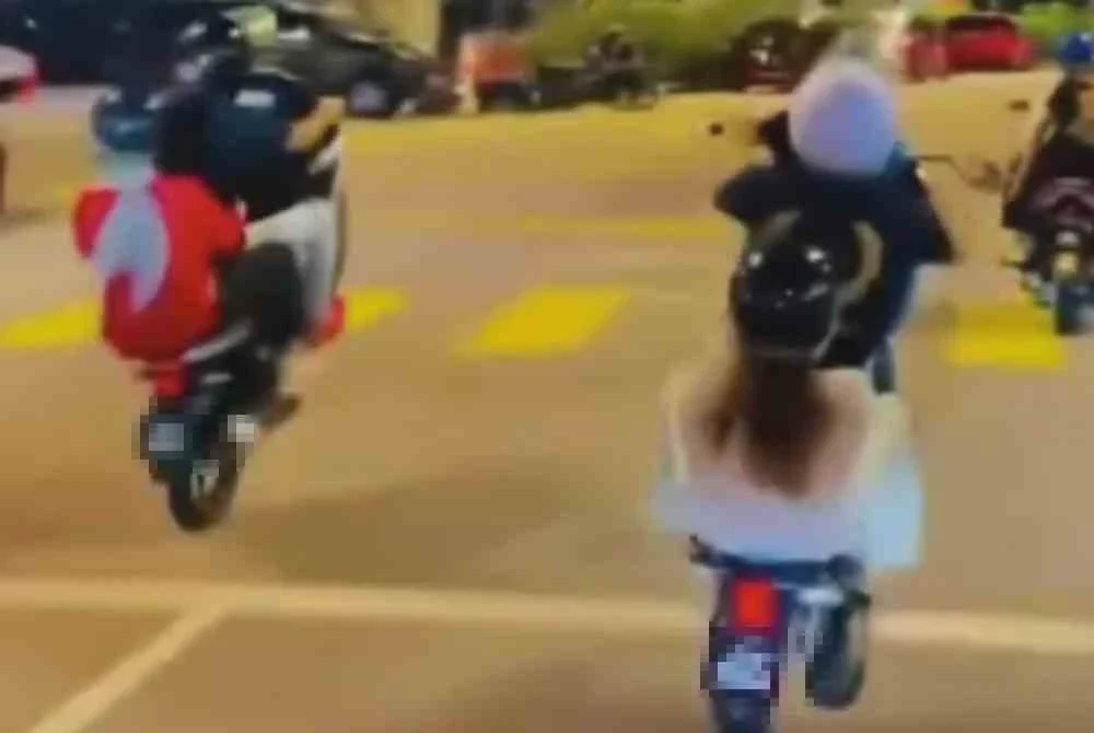 Image from: Bawa teman wanita sambil 'wheelie', tiga samseng jalanan dicekup