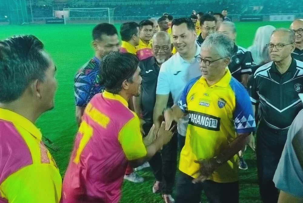 Image from: Lebih 30,000 peminat bola sepak banjiri Stadium Darul Makmur