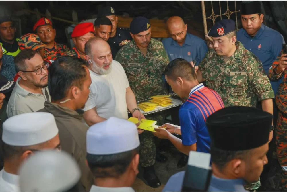 Image from: Sultan Kelantan lawat tapak 29 rumah terbakar, santuni mangsa