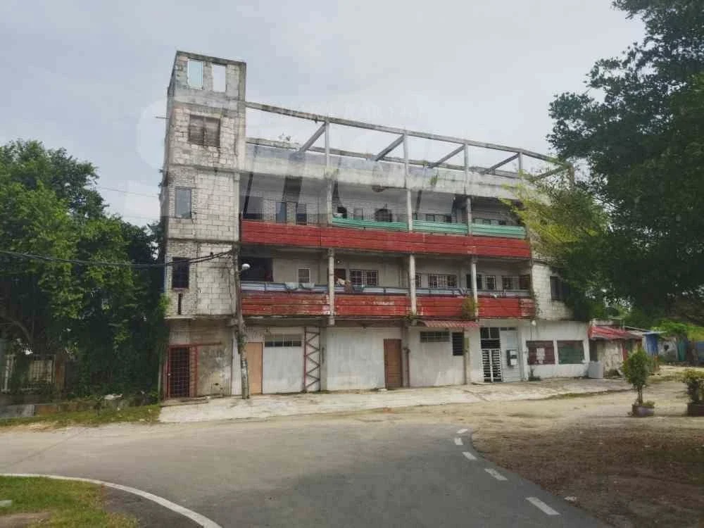 Image from: Pemilik bangunan robohkan penempatan Rohingya di Hulu Langat