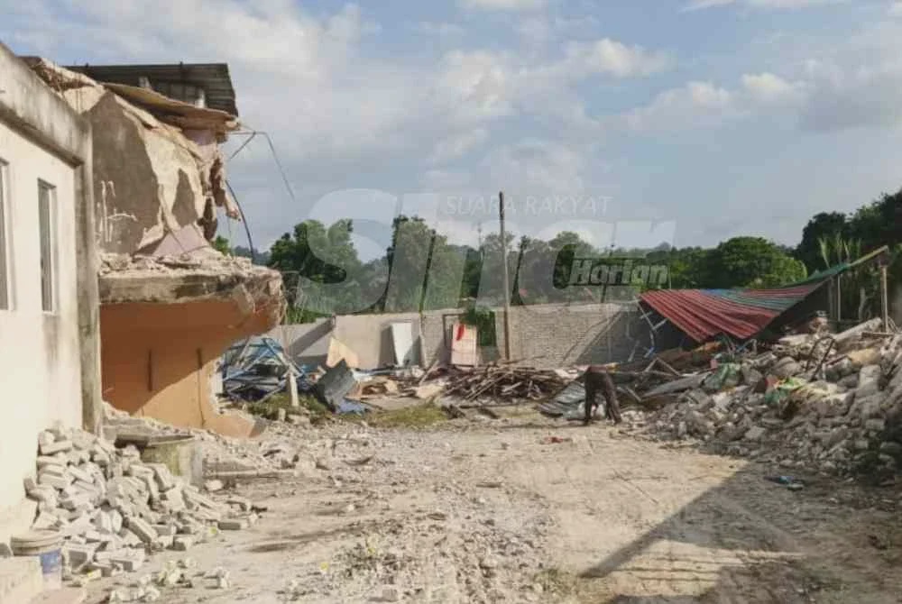Image from: Pemilik bangunan robohkan penempatan Rohingya di Hulu Langat