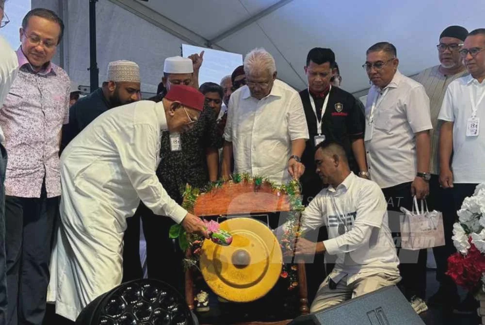 Image from: Musyawarah, SD pilih Hamzah Ketua Pembangkang - Abdul Hadi