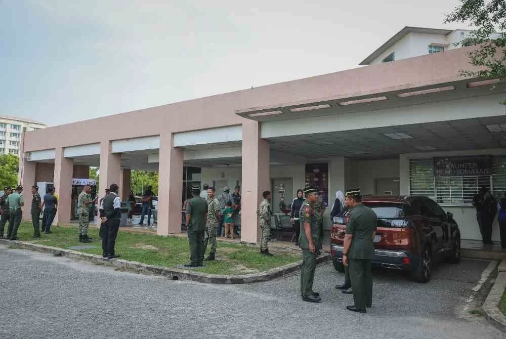 Image from: Jenazah Koperal Norazmi dikebumi selepas bedah siasat, Prebet Siti Khadijah dibawa pulang ke Johor