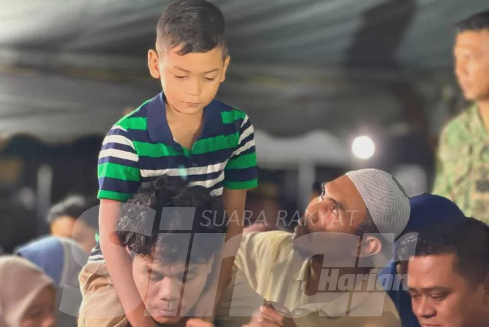 Image from: Jenazah Koperal Norazmi selamat dikebumikan di Masjid Al-Busyra
