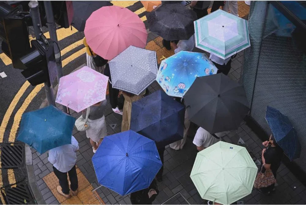 Image from: Hong Kong keluarkan amaran hujan hitam