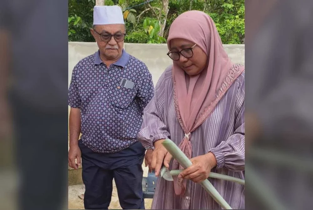 Image from: Makan bubur asyura guna tempurung, daun nanas