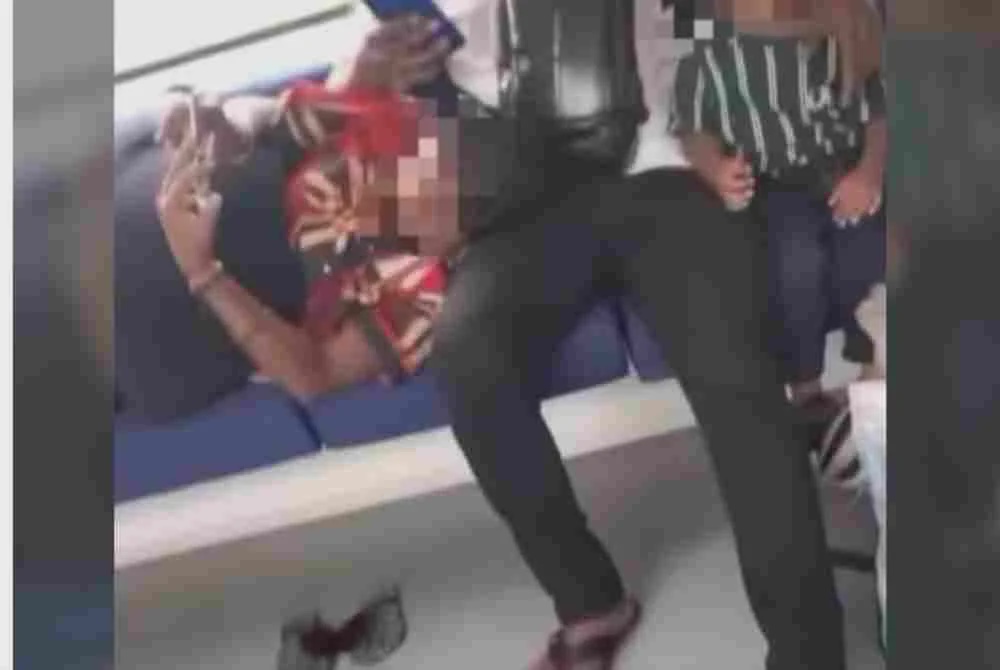 Image from: Tular video etnik Rohingya selamba baring, tidur dalam MRT