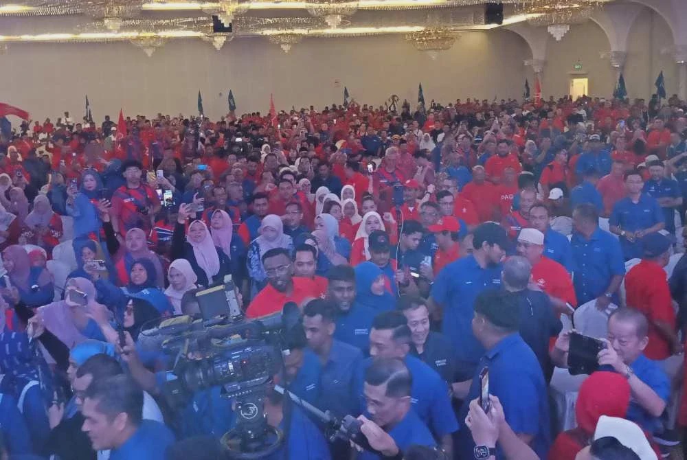 Image from: Sorakan 'Hidup Tan Sri', 'PN! PN!' bergema sambut ketibaan Muhyiddin