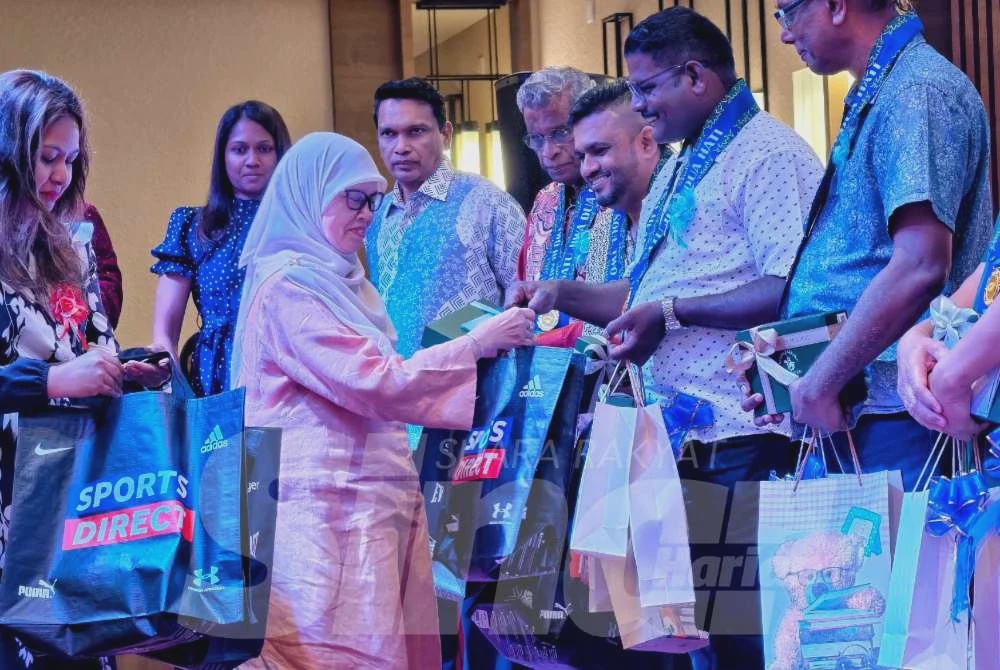 Image from: 'Sepanjang 10 tahun bergelar bapa tunggal, ini pertama kali saya diraikan'