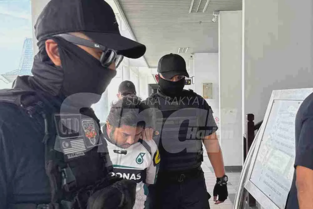 Image from: Kelindan lori tidak mengaku rompak enam kedai serbaneka bersenjatakan pisau