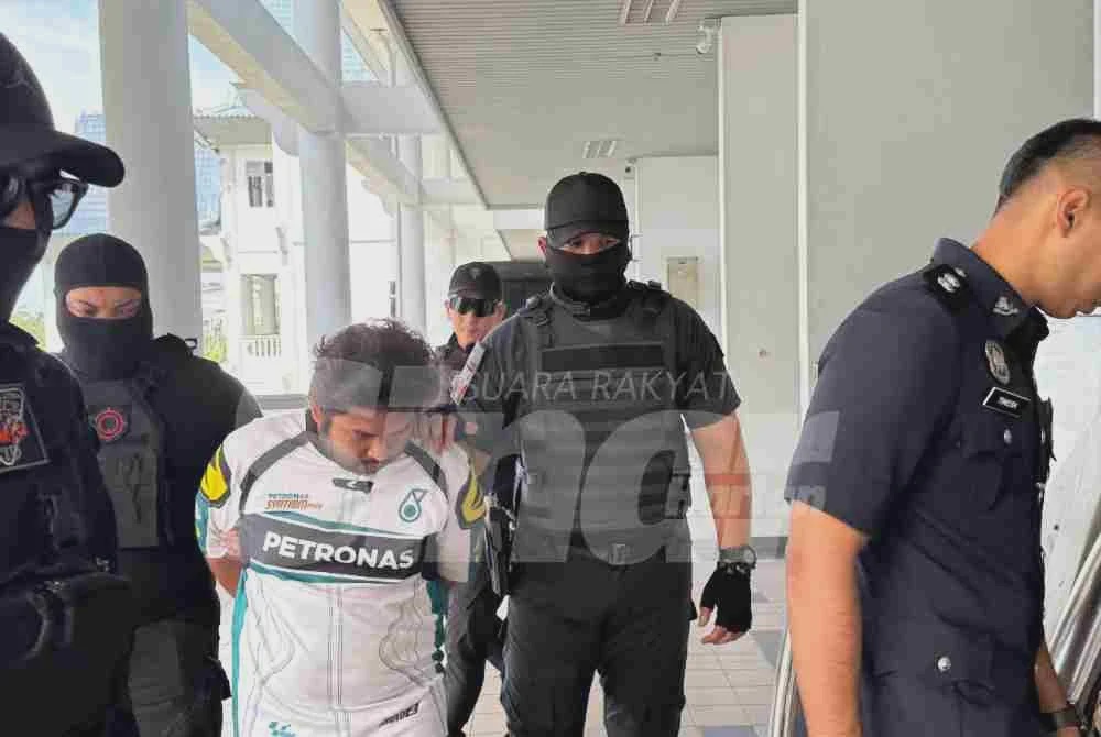 Image from: Kelindan lori tidak mengaku rompak enam kedai serbaneka bersenjatakan pisau