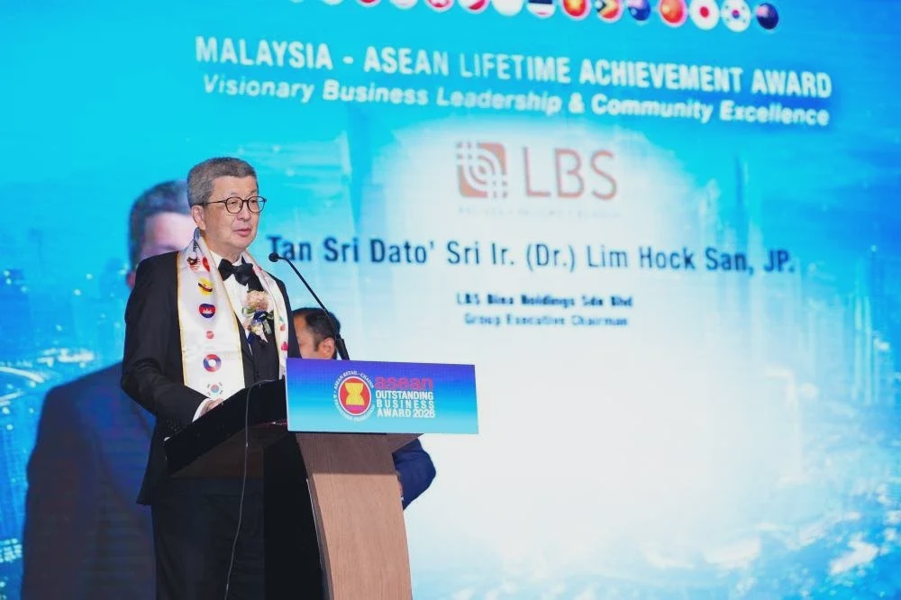 Image from: Tan Sri Lim Hock San terima Anugerah Pencapaian Sepanjang Hayat ASEAN 2026