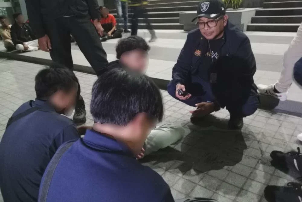 Image from: Bayar RM350, guna MyKad orang lain taktik dapatkan kerja