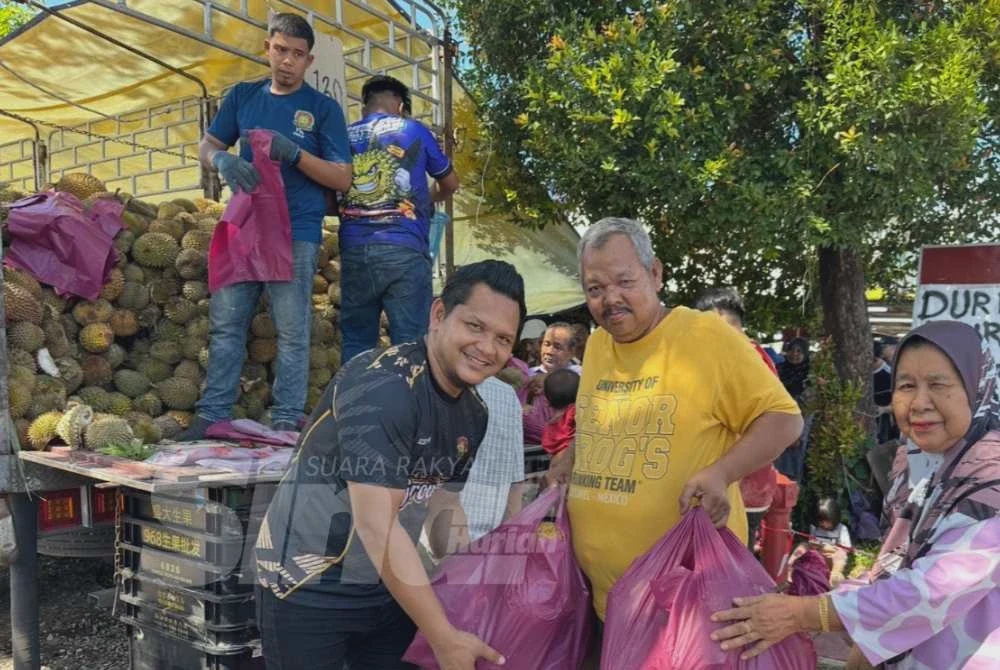 Image from: Peniaga durian jual serendah RM1.30 sekilo, harga rawak ditentukan dalam live