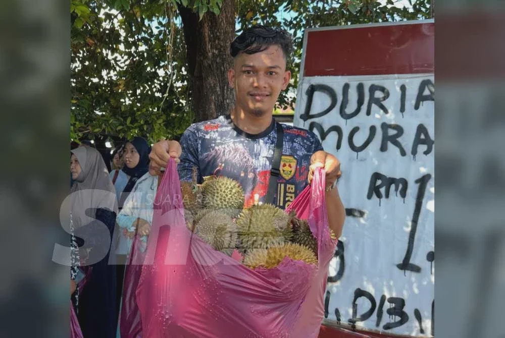 Image from: Peniaga durian jual serendah RM1.30 sekilo, harga rawak ditentukan dalam live