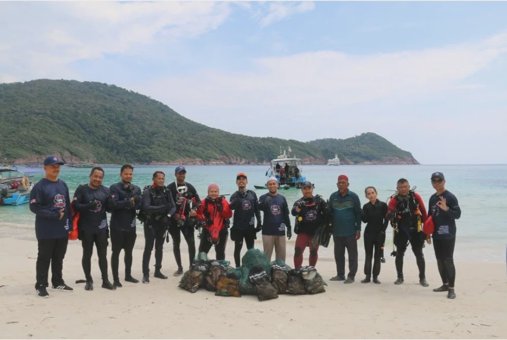 Image from: Sukarelawan kutip 354.68 kg sisa marin di Pulau Redang