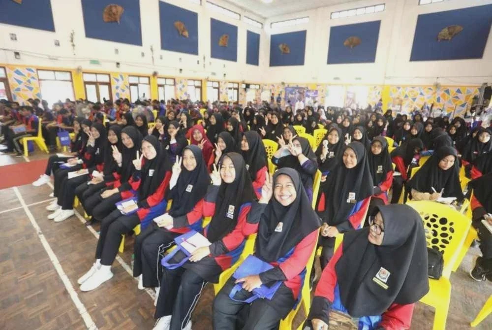 Image from: UniMAP isytihar SMK Ayer Lanas sebagai sekolah angkat