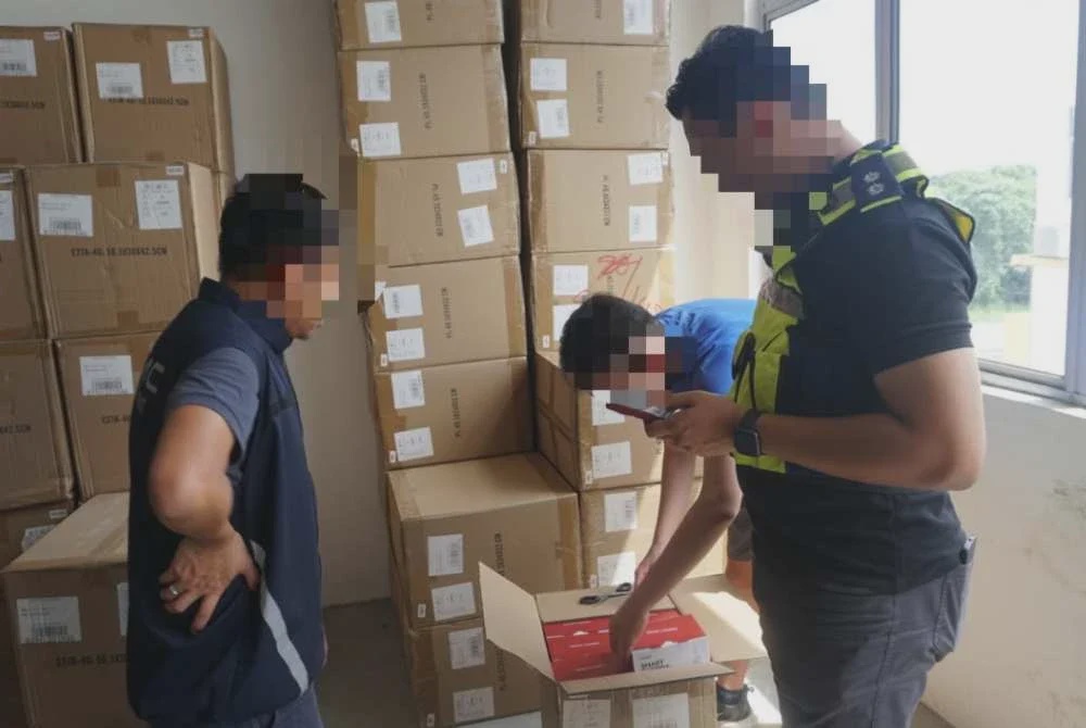 Image from: MCMC rampas 6,916 peranti komunikasi tidak diperakui bernilai RM2.06 juta
