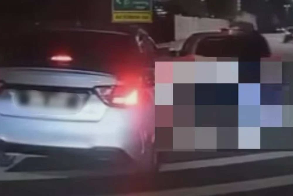 Image from: Cuba potong barisan, 2 pemandu bergaduh di tengah jalan