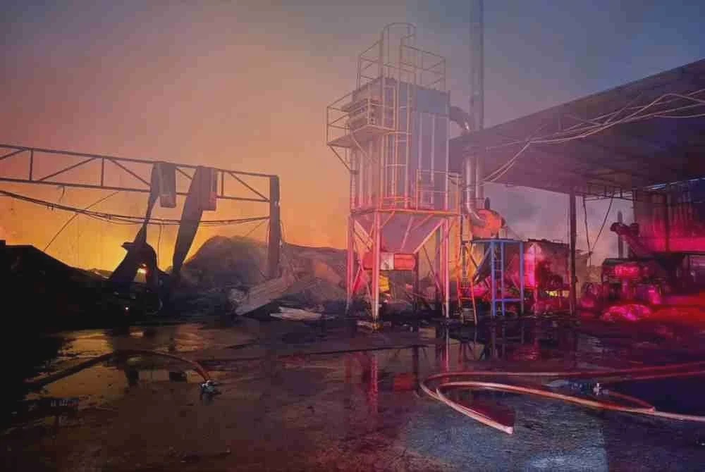 Image from: Kilang kayu terbakar 40 peratus
