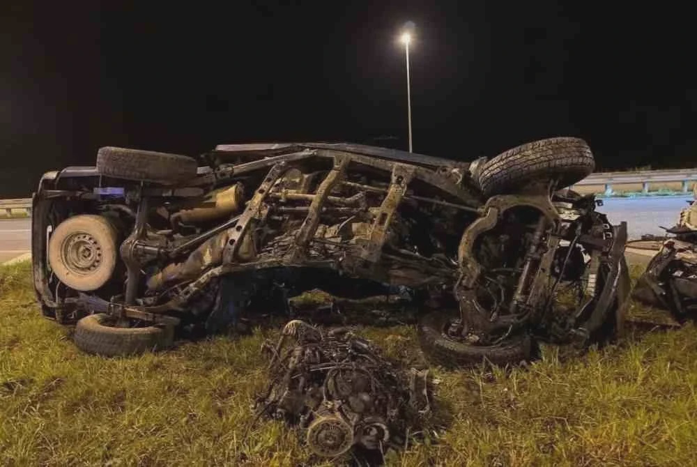 Image from: Tiga maut gara-gara Hilux keluar mengejut ke laluan utama