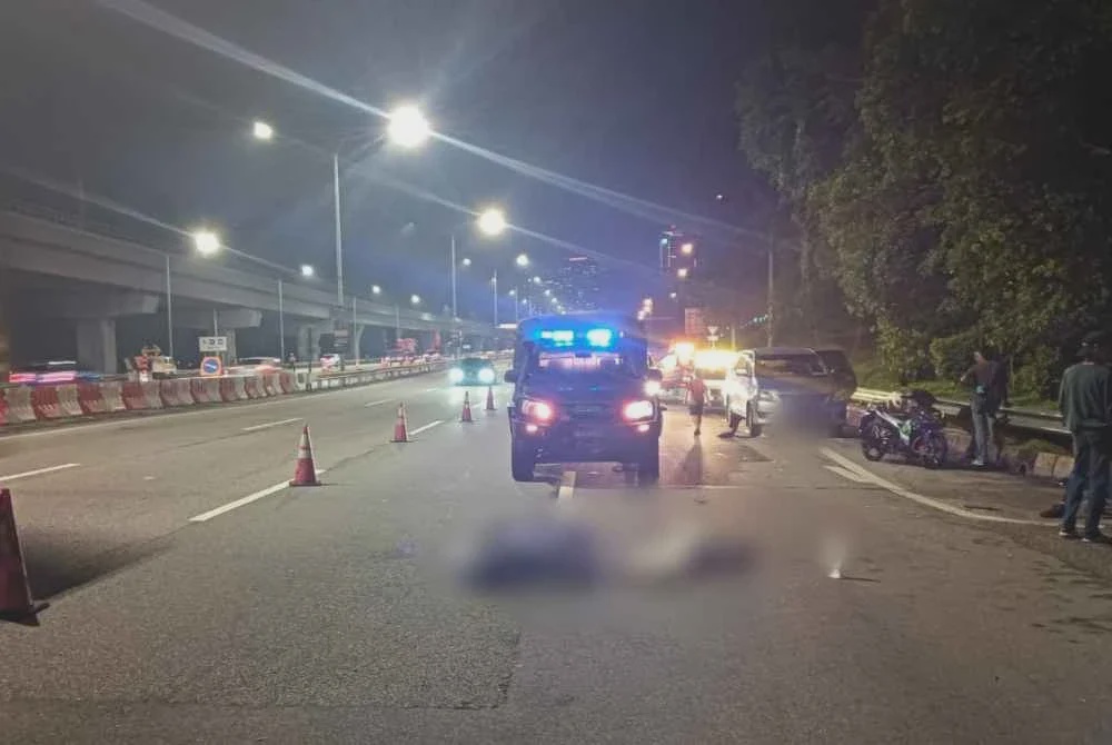 Image from: Tragedi selepas tukar tayar, lelaki maut dirempuh ketika alih baldi tanda amaran