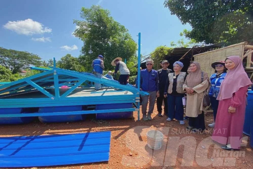 Image from: '10 hari masak dalam banjir sedalam 0.5 meter'