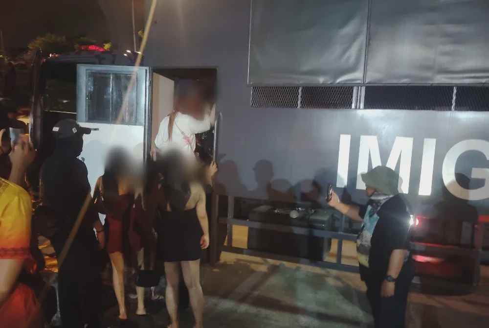Image from: Hotel tiga bintang jadi sarang persundalan warga asing diserbu