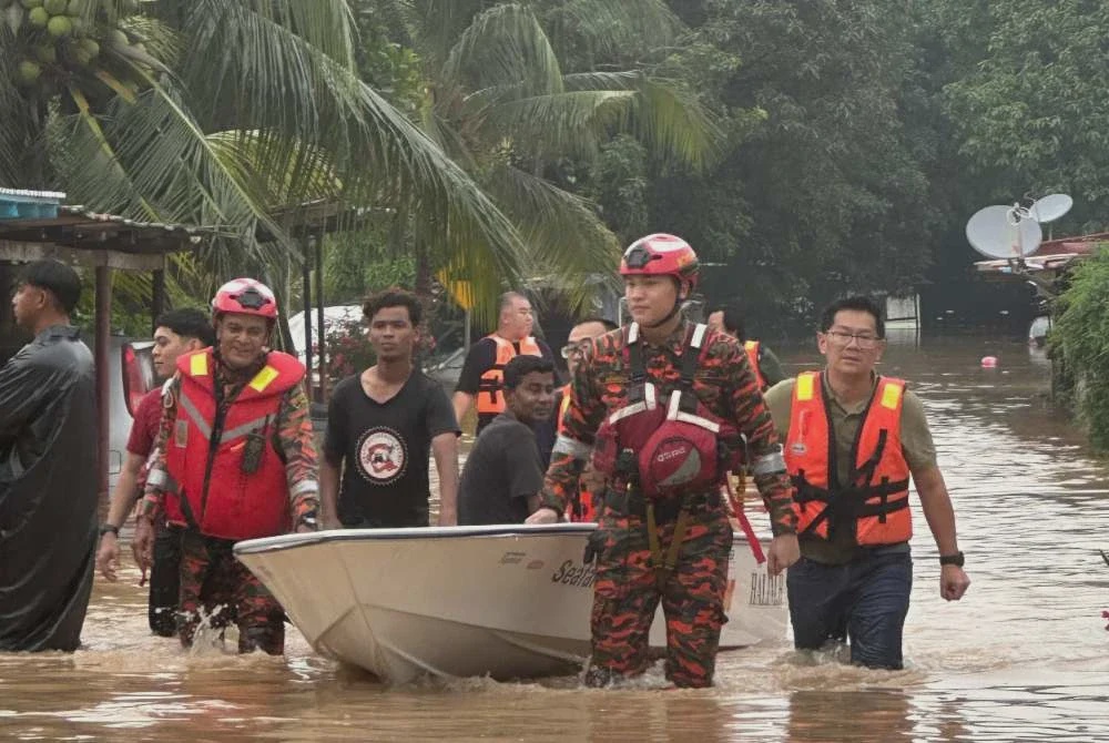 Image from: [VIDEO] Fenomena air pasang, 300 keluarga dipindahkan ke PPS