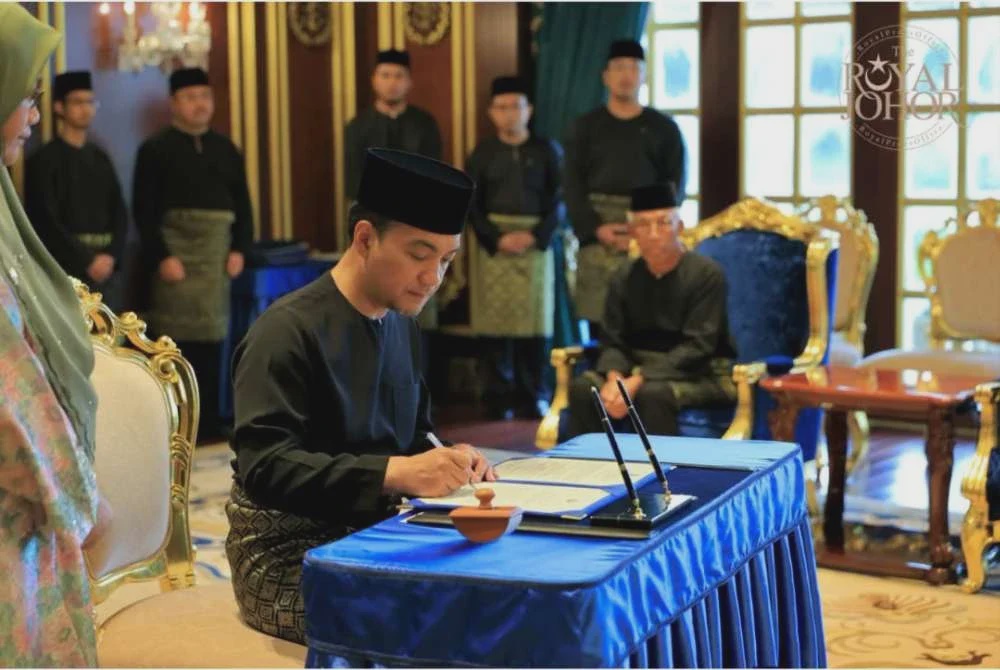 Image from: Onn Hafiz angkat sumpah Menteri Besar Johor