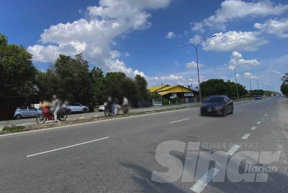 Image from: Penduduk desak U-turn dibuka semula, perlu ulang alik lebih 8 km