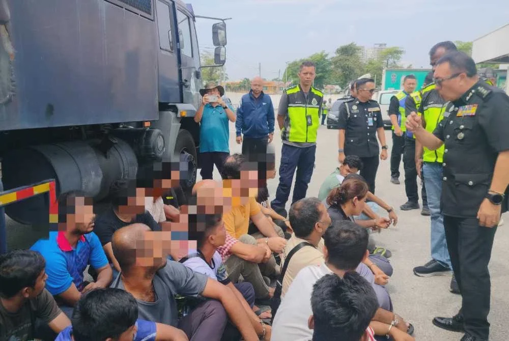 Image from: [VIDEO] Tak sempat gunting rambut pelanggan kena cekup imigresen