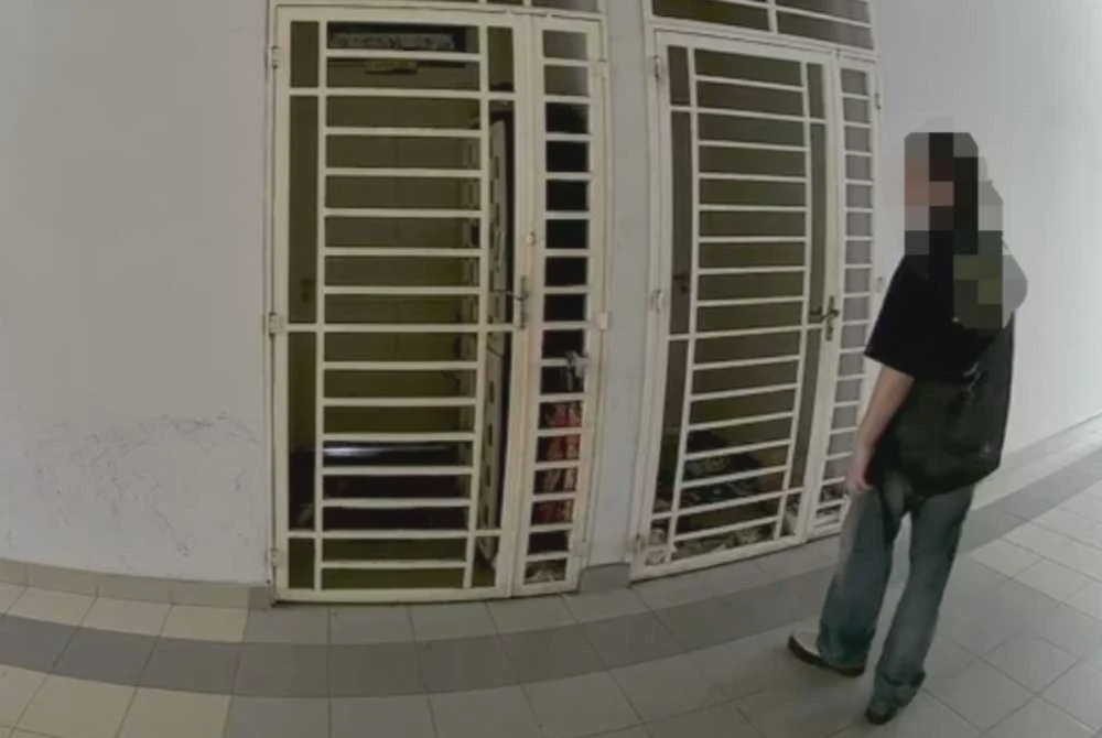 Image from: Tular aksi hidu kasut, penuntut universiti ditahan disyaki tiga bulan hendap rakan sekampus