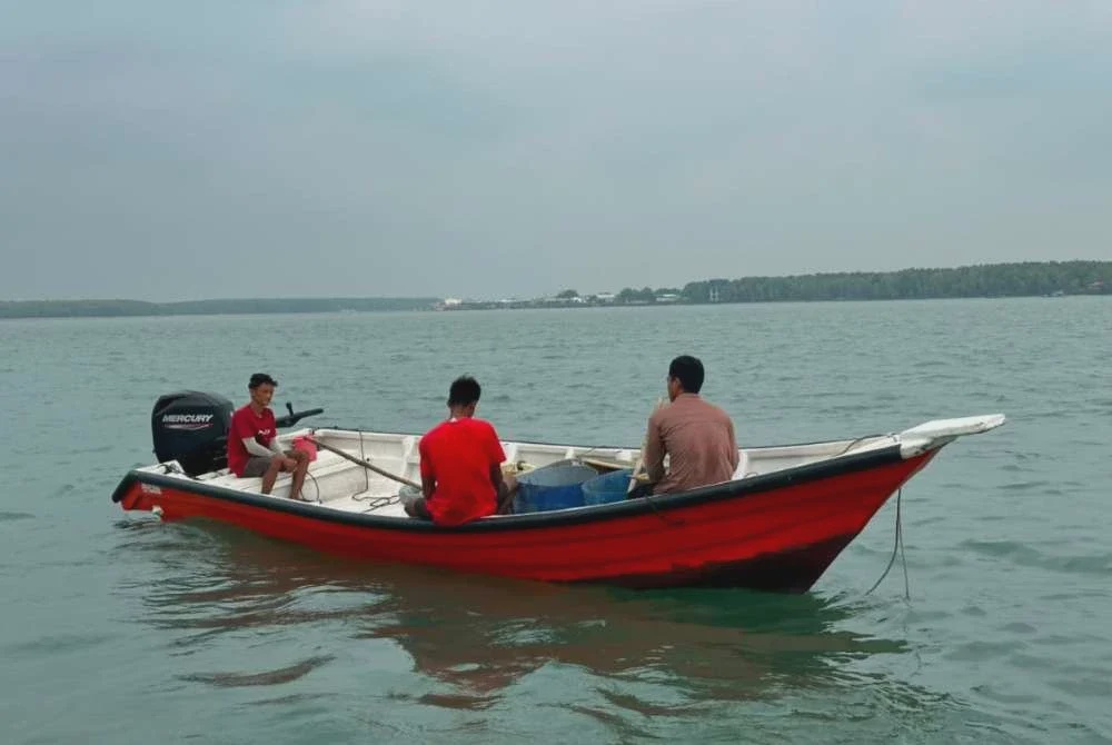 Image from: Tiga PATI diberkas tangkap ikan secara haram
