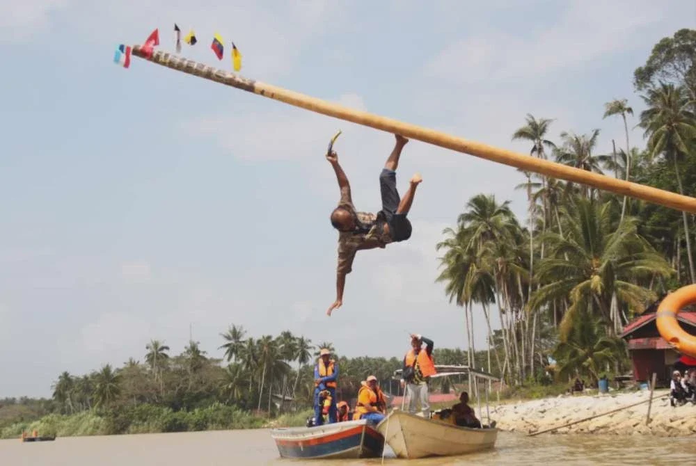 Image from: Mencari ketenangan di Teluk Renjuna